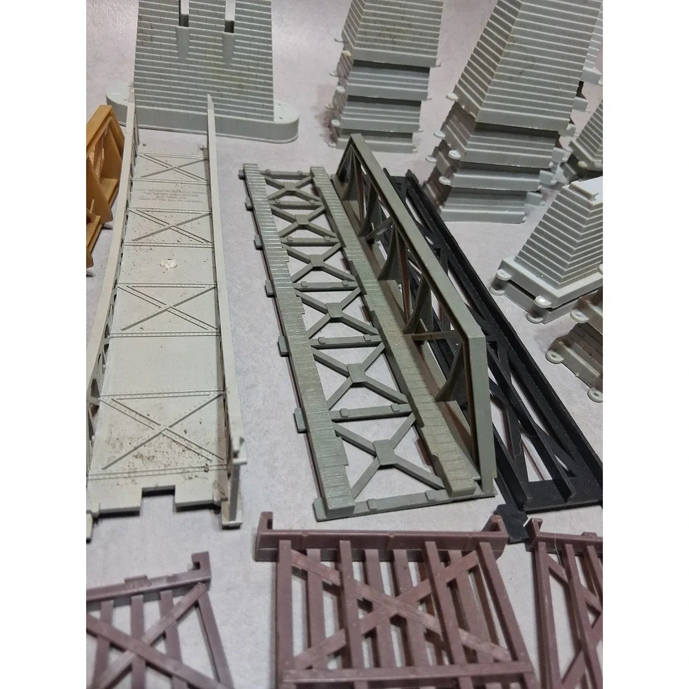 HO Scale Train Bridge Piers Risers Track Supports Too Many Pieces To Count